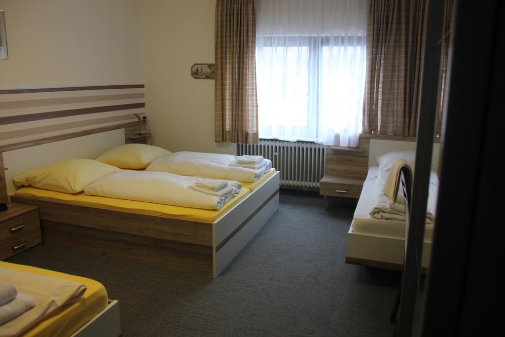 Airport-Hotel Zum Taubengrund Kelsterbach Exterior foto